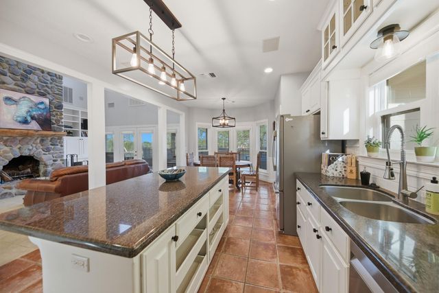 5255 Ganske Road, Burton, TX 77835