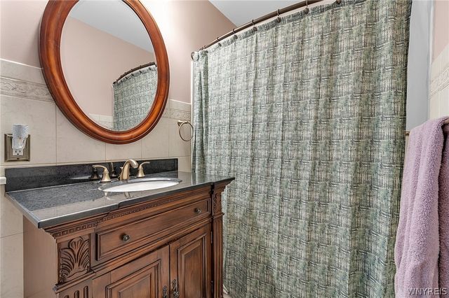 1230 Wyoming Avenue, Niagara Falls, NY 14305