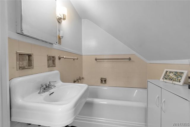 1230 Wyoming Avenue, Niagara Falls, NY 14305