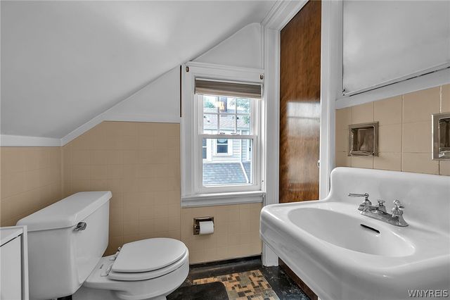 1230 Wyoming Avenue, Niagara Falls, NY 14305