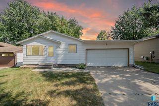 1008 S Clover Ave, Sioux Falls, SD 57110