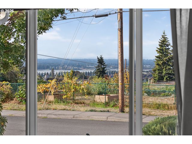 1311 E 32ND Ave, Vancouver, WA 98661