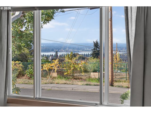 1311 E 32ND Ave, Vancouver, WA 98661