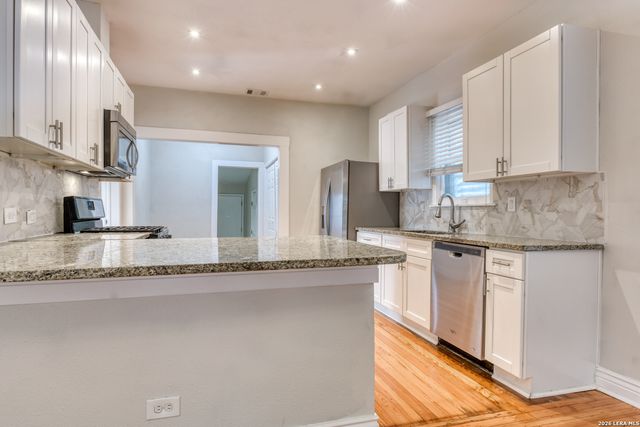 1932 W Huisache, San Antonio, TX 78201
