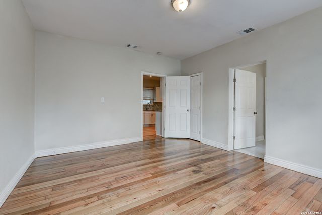 1932 W Huisache, San Antonio, TX 78201