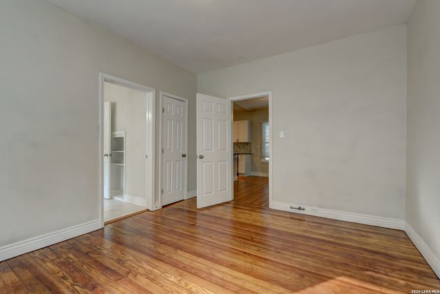 1932 W Huisache, San Antonio, TX 78201