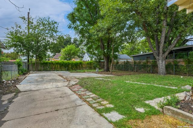 1932 W Huisache, San Antonio, TX 78201