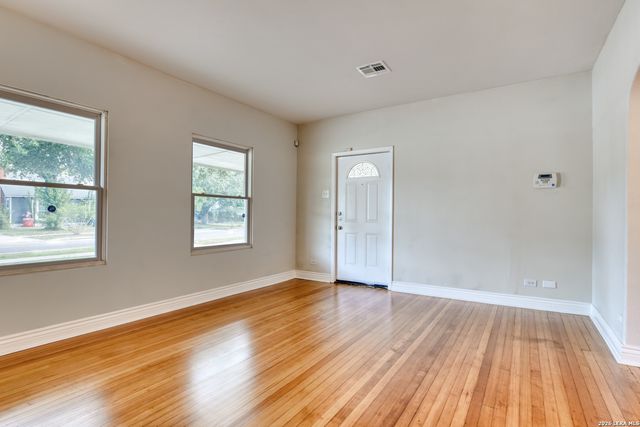1932 W Huisache, San Antonio, TX 78201
