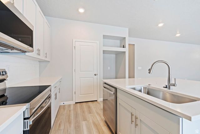 282 N ROUNDABOUT ST, Saratoga Springs, UT 84045