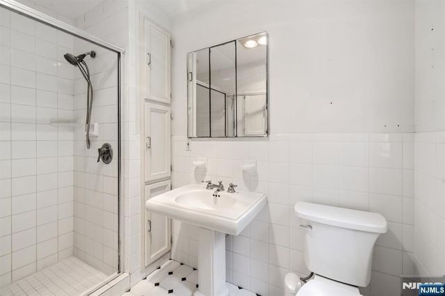49 Clover Lane, Upper Saddle River, NJ 07458