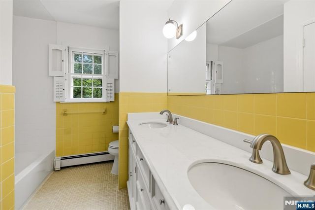 49 Clover Lane, Upper Saddle River, NJ 07458