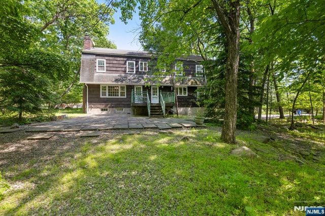 49 Clover Lane, Upper Saddle River, NJ 07458