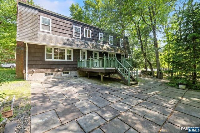 49 Clover Lane, Upper Saddle River, NJ 07458