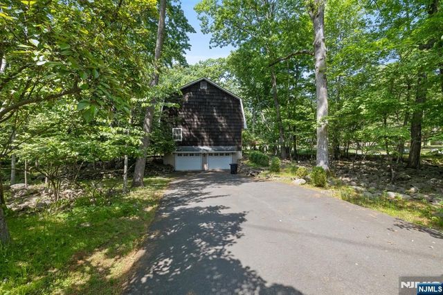 49 Clover Lane, Upper Saddle River, NJ 07458