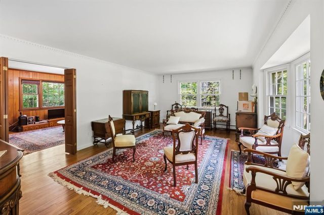 49 Clover Lane, Upper Saddle River, NJ 07458