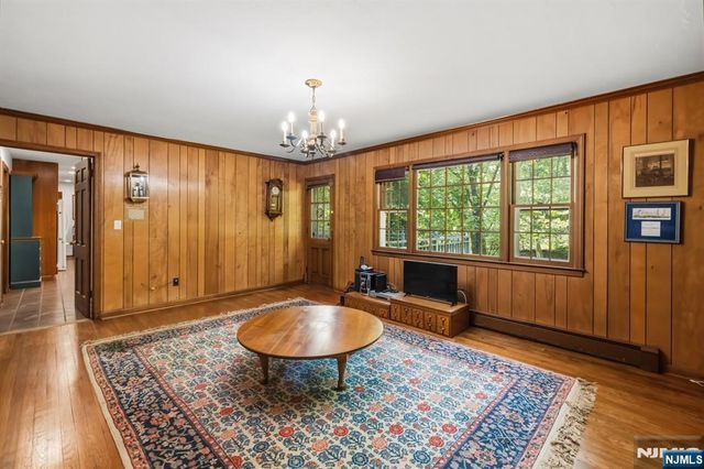 49 Clover Lane, Upper Saddle River, NJ 07458