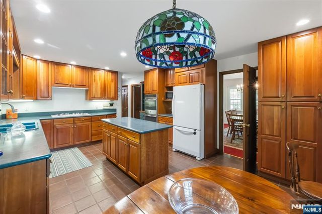 49 Clover Lane, Upper Saddle River, NJ 07458