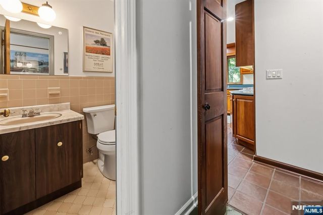 49 Clover Lane, Upper Saddle River, NJ 07458