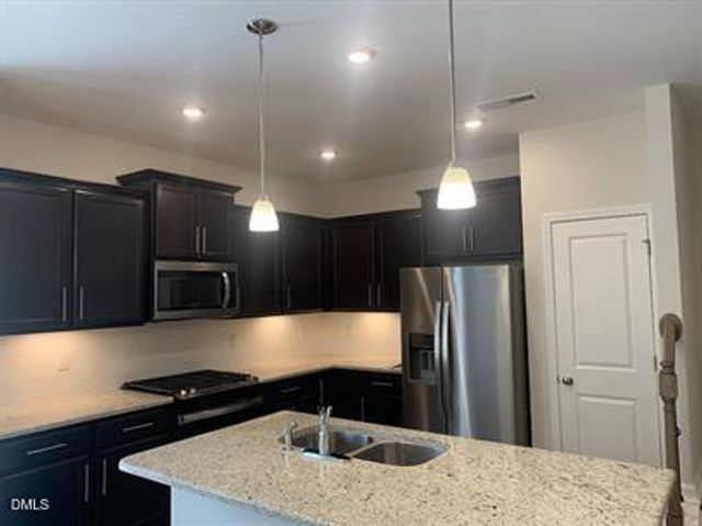 1614 Glacier, Durham, NC 27713