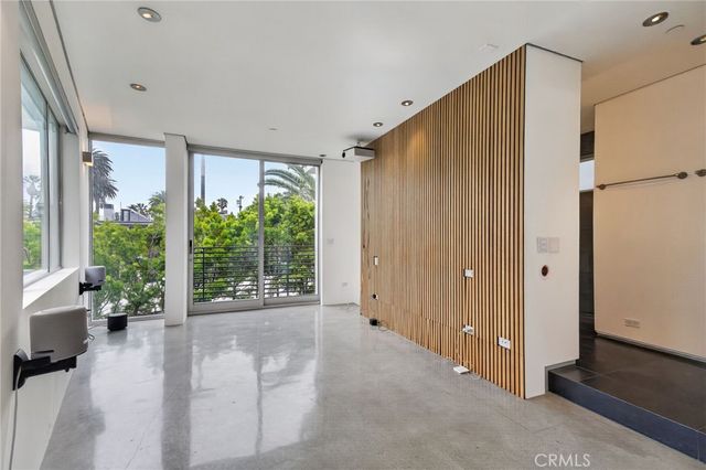 404 Grand, Venice, CA 90291