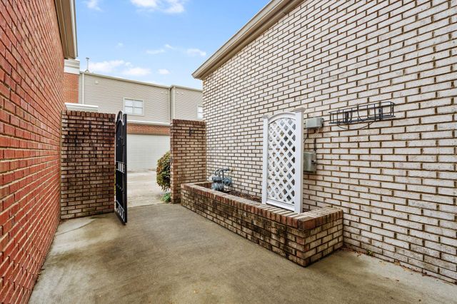 960 Village Green Avenue, Lexington, KY 40509