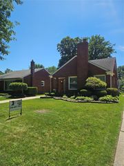 20296 Damman Street, Harper Woods, MI 48225