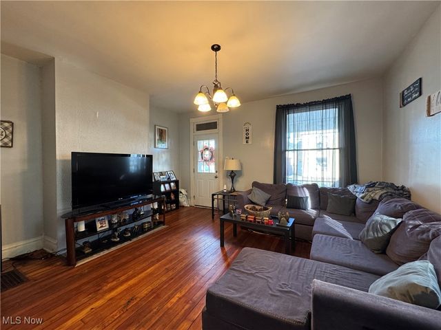 805 Indiana Street, Martins Ferry, OH 43935