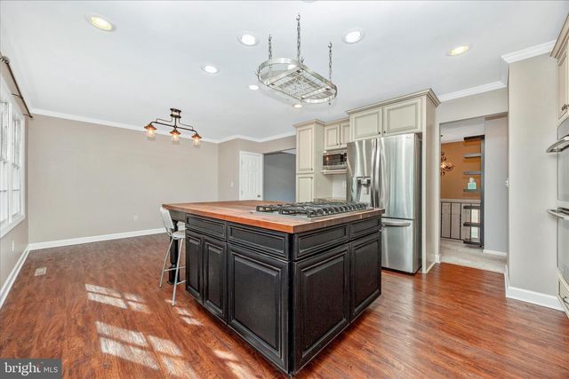 8602 BURNT HICKORY CIR, Frederick, MD 21704