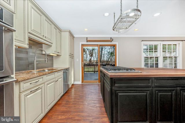 8602 BURNT HICKORY CIR, Frederick, MD 21704