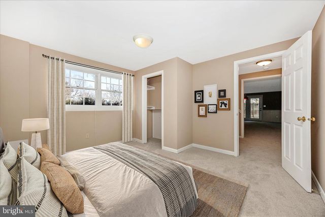 8602 BURNT HICKORY CIR, Frederick, MD 21704