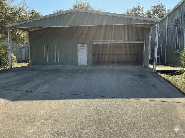 3814 Putnam Drive, Bacliff, TX 77518