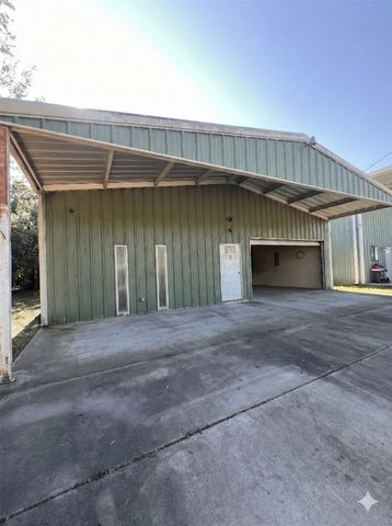 3814 Putnam Drive, Bacliff, TX 77518