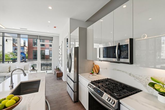 812 W Adams Street 613, Chicago, IL 60607