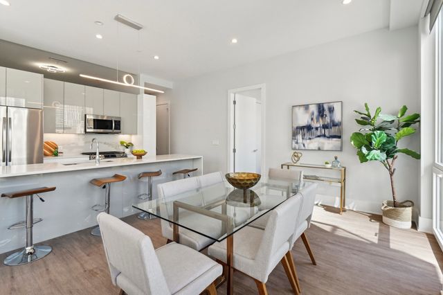 812 W Adams Street 613, Chicago, IL 60607