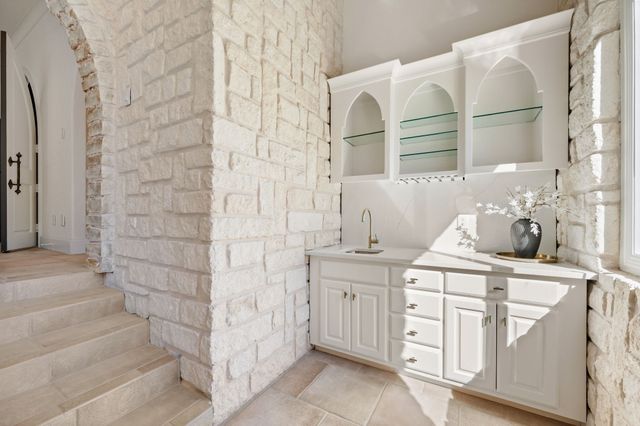 5613 Versailles Court, Colleyville, TX 76034