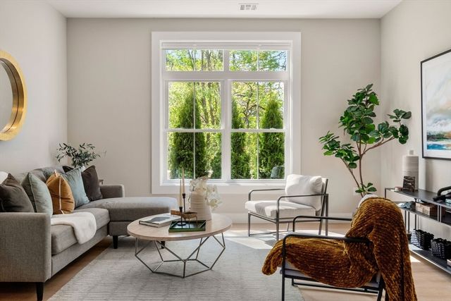 7 Cross St 201, Wilmington, MA 01887