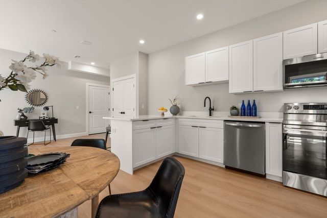 7 Cross St 201, Wilmington, MA 01887