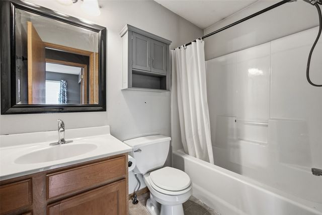 5400 Prairie Ridge Avenue, Marion, IA 52302