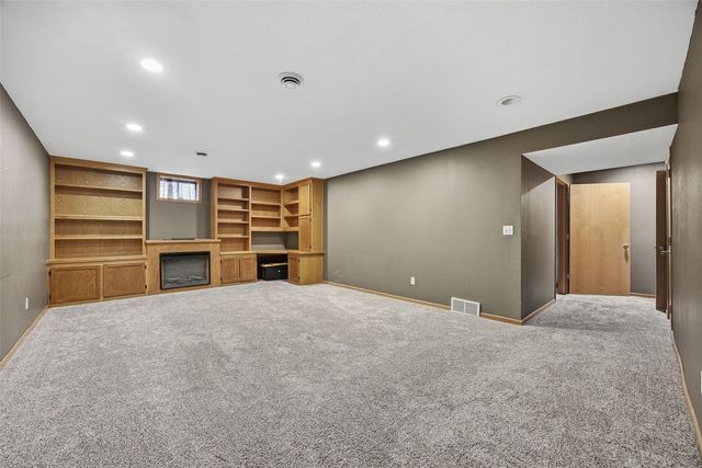 5400 Prairie Ridge Avenue, Marion, IA 52302