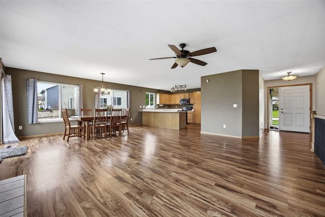 5400 Prairie Ridge Avenue, Marion, IA 52302