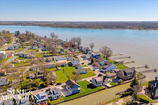 113 Roselawn Street, Algonac, MI 48001