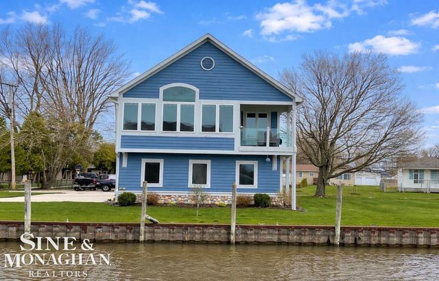 113 Roselawn Street, Algonac, MI 48001