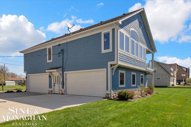 113 Roselawn Street, Algonac, MI 48001