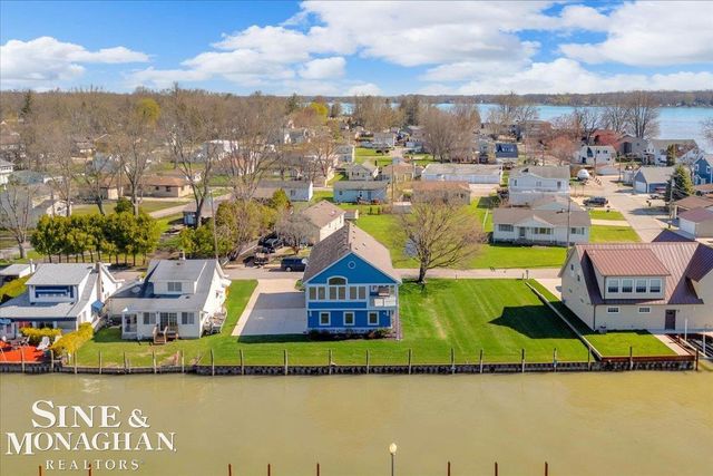 113 Roselawn Street, Algonac, MI 48001