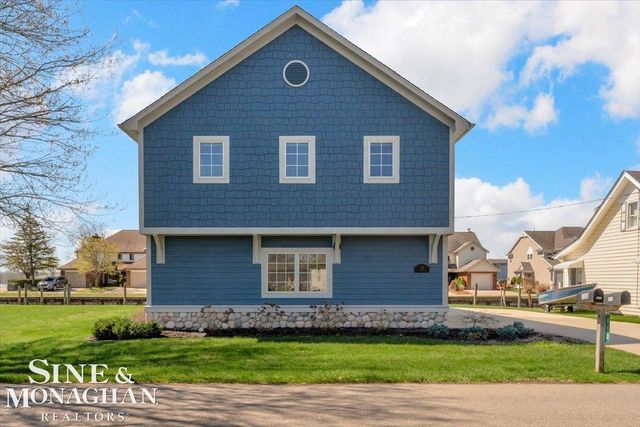 113 Roselawn Street, Algonac, MI 48001
