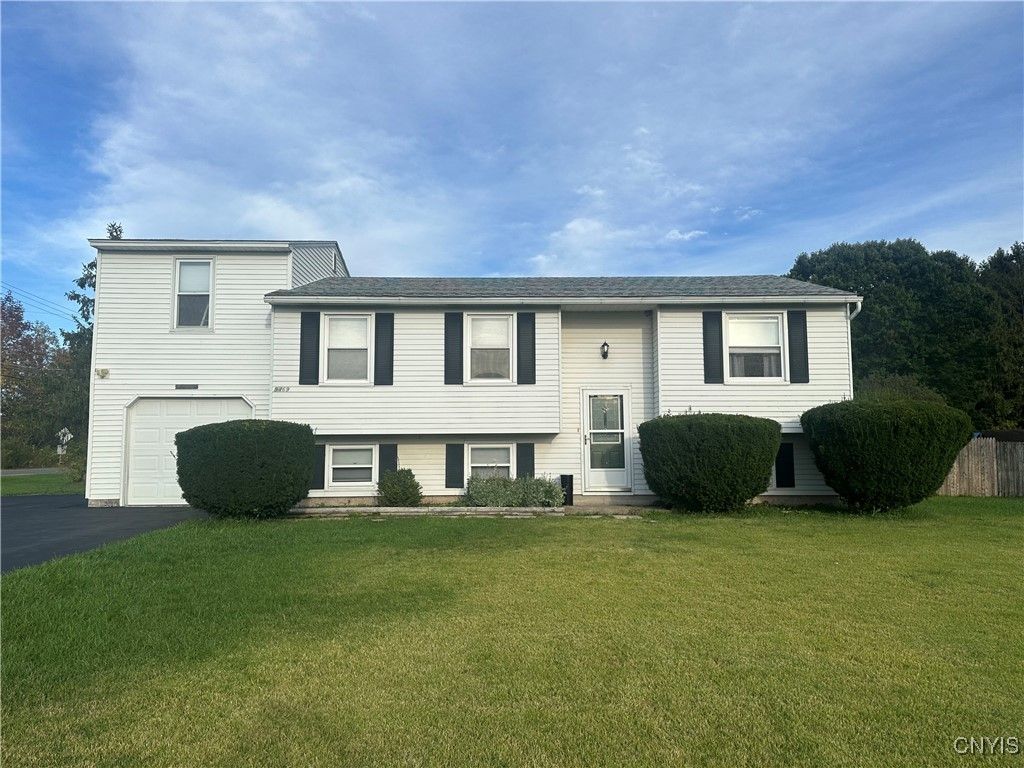 9469 Lebeau Ln Lane, Cicero, NY 13029