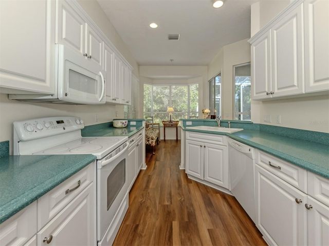 554 FALLBROOK DRIVE, Venice, FL 34292
