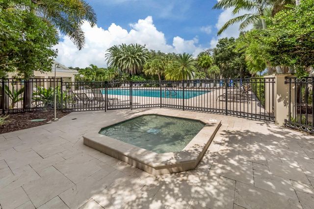 554 FALLBROOK DRIVE, Venice, FL 34292