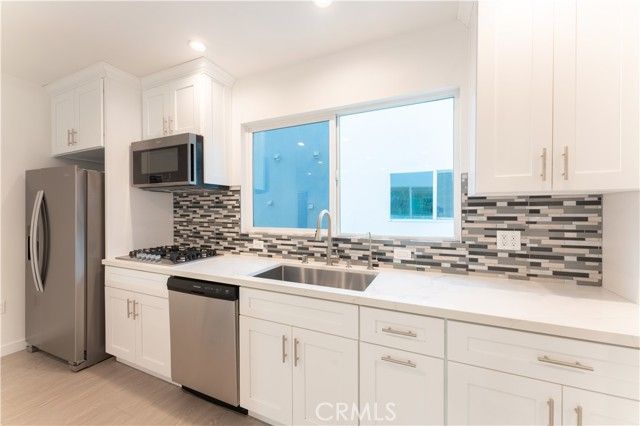 6845 Haskell Avenue, Los Angeles, CA 91406