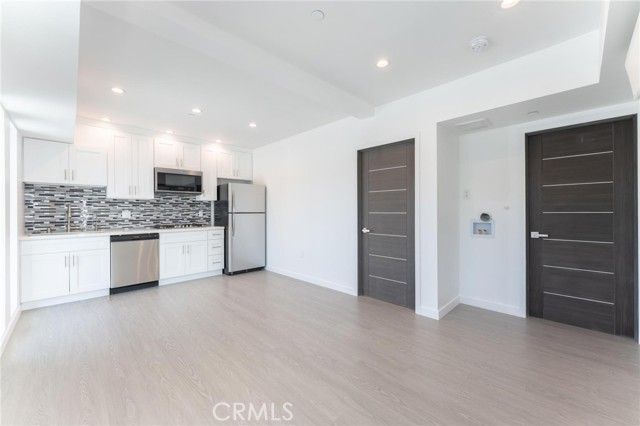 6845 Haskell Avenue, Los Angeles, CA 91406